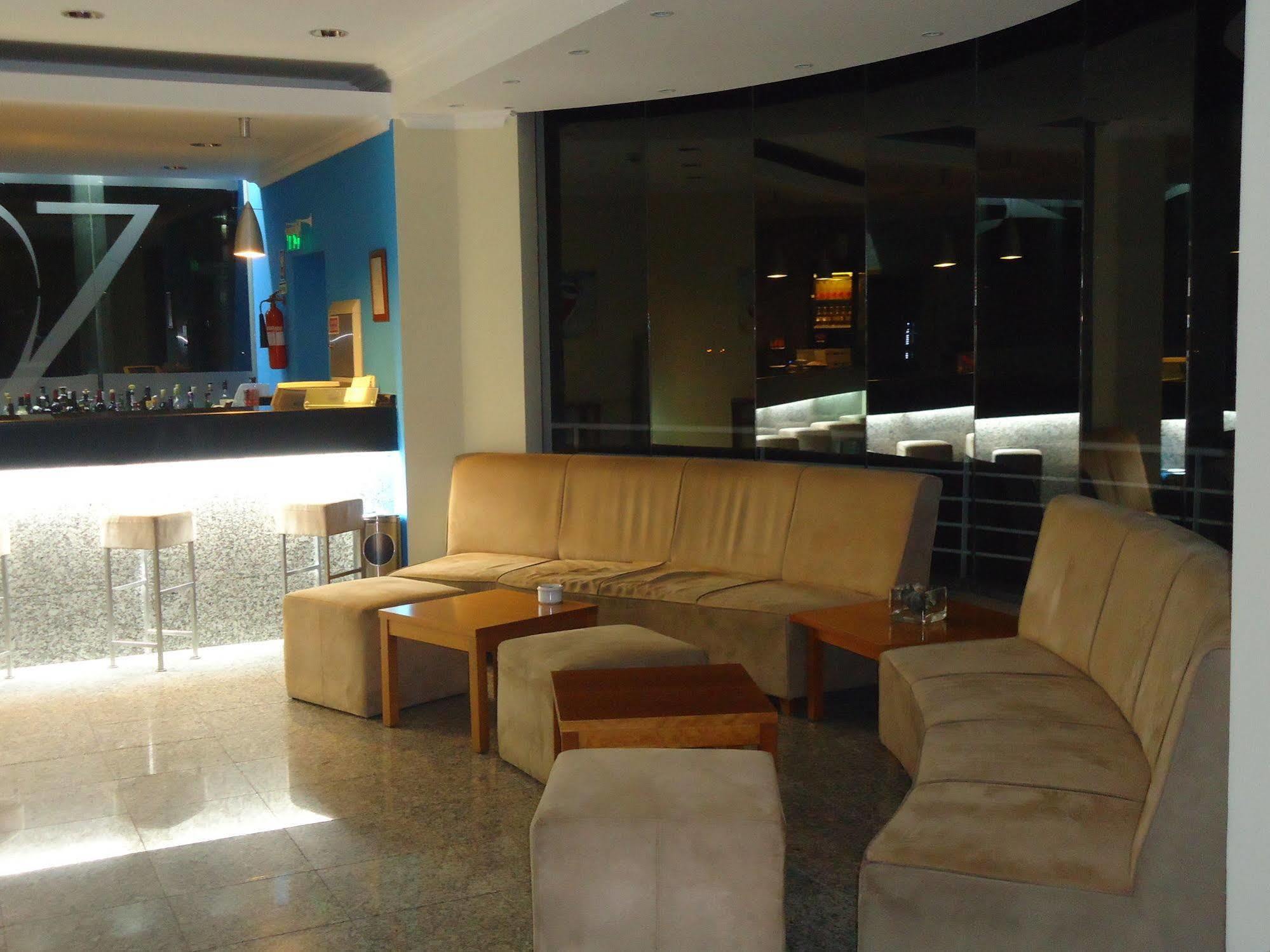 Pombeira 3*
